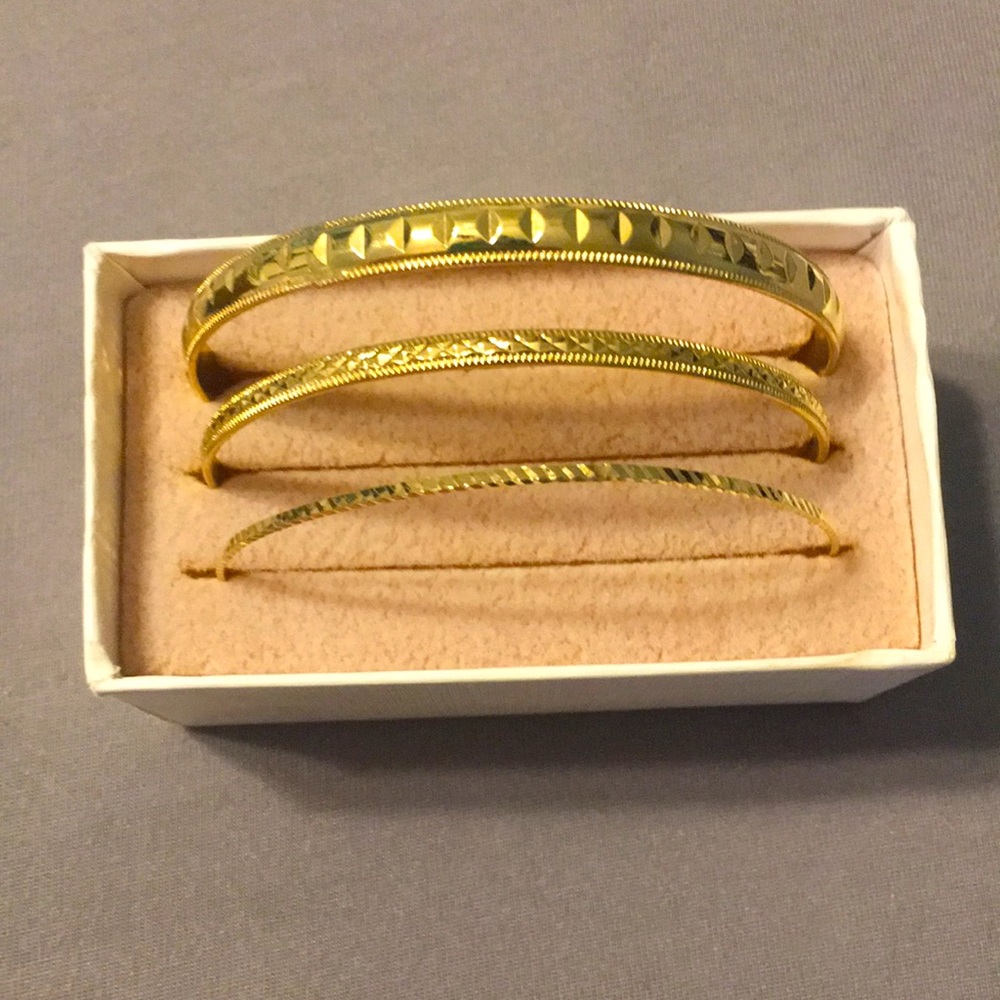 Gold Tone Croft & Barrow Bangle Set